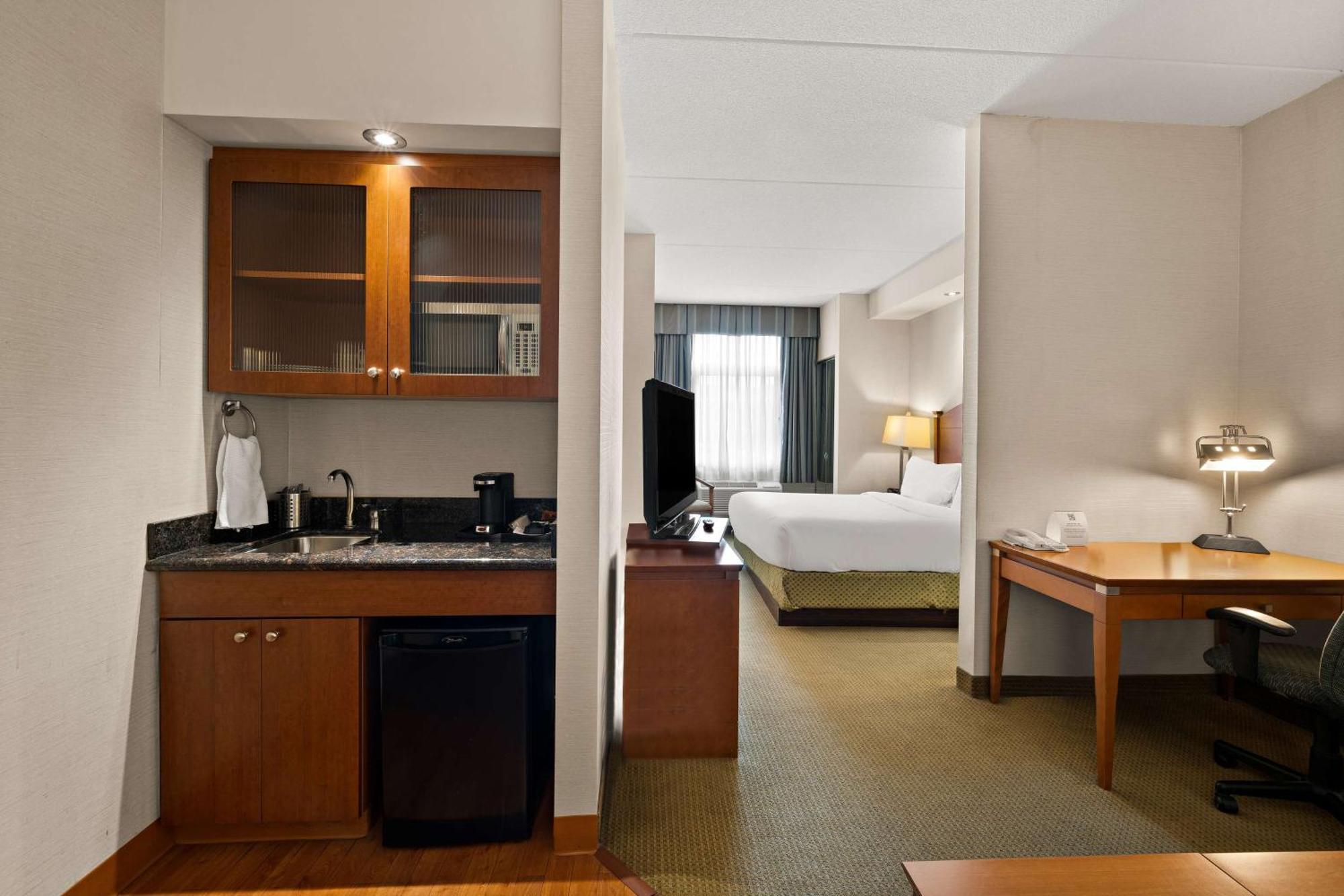 Best Western Plus Orangeville Inn & Suites Bagian luar foto