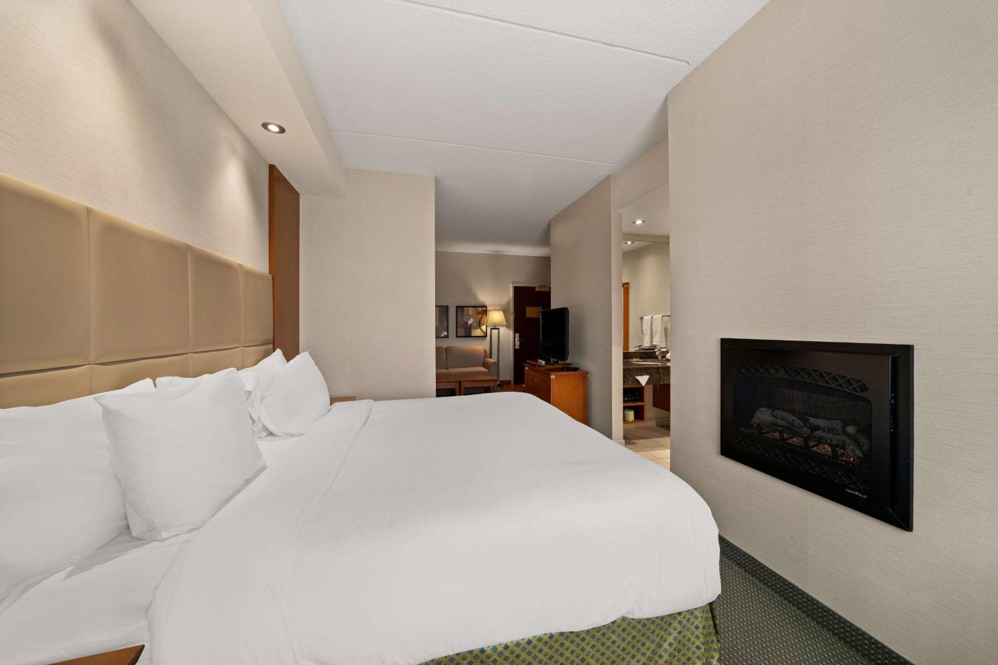 Best Western Plus Orangeville Inn & Suites Bagian luar foto