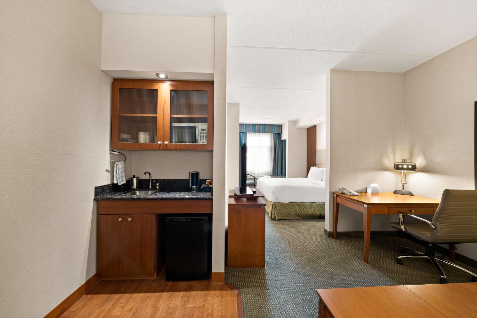 Best Western Plus Orangeville Inn & Suites Bagian luar foto