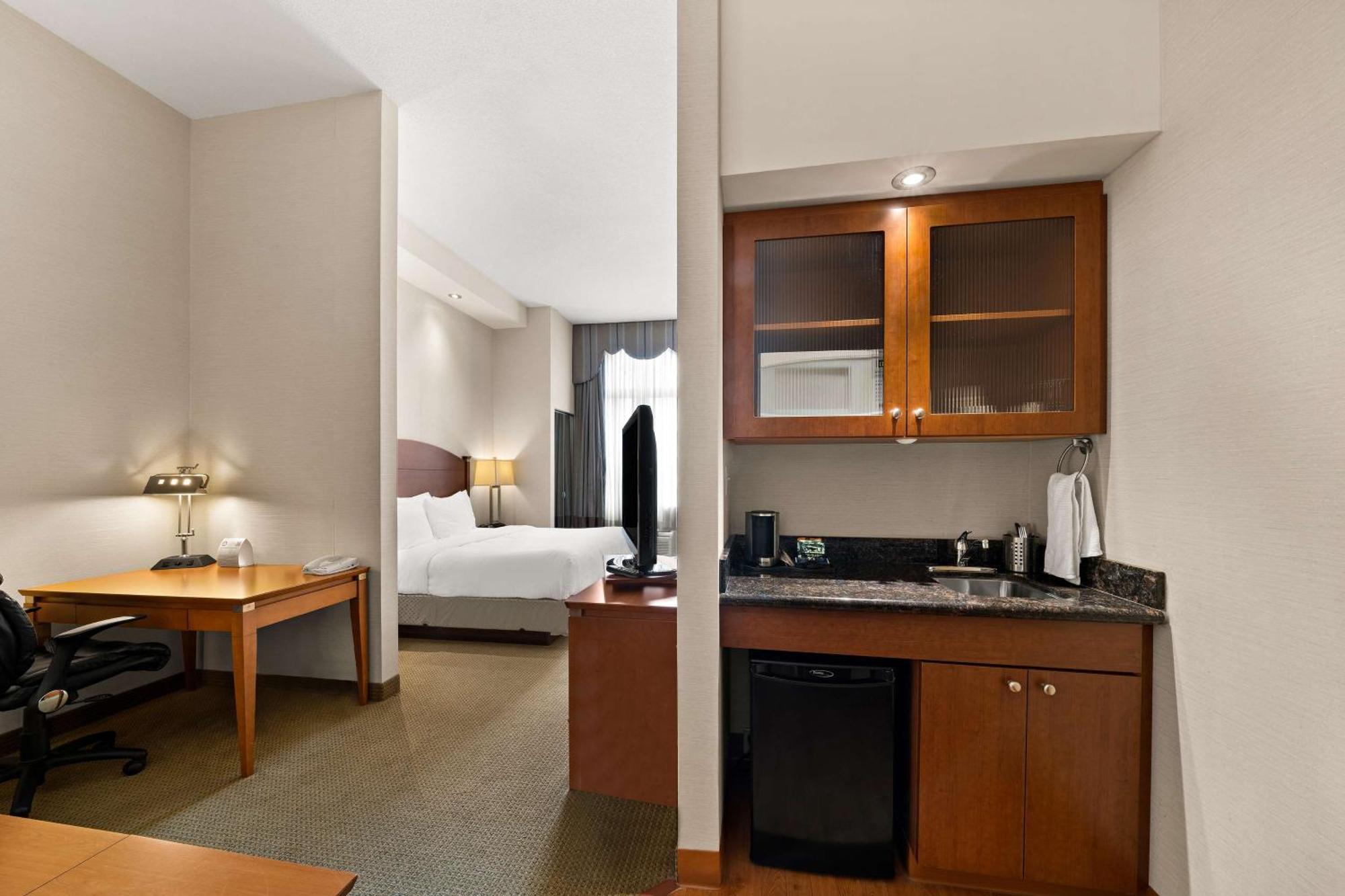 Best Western Plus Orangeville Inn & Suites Bagian luar foto