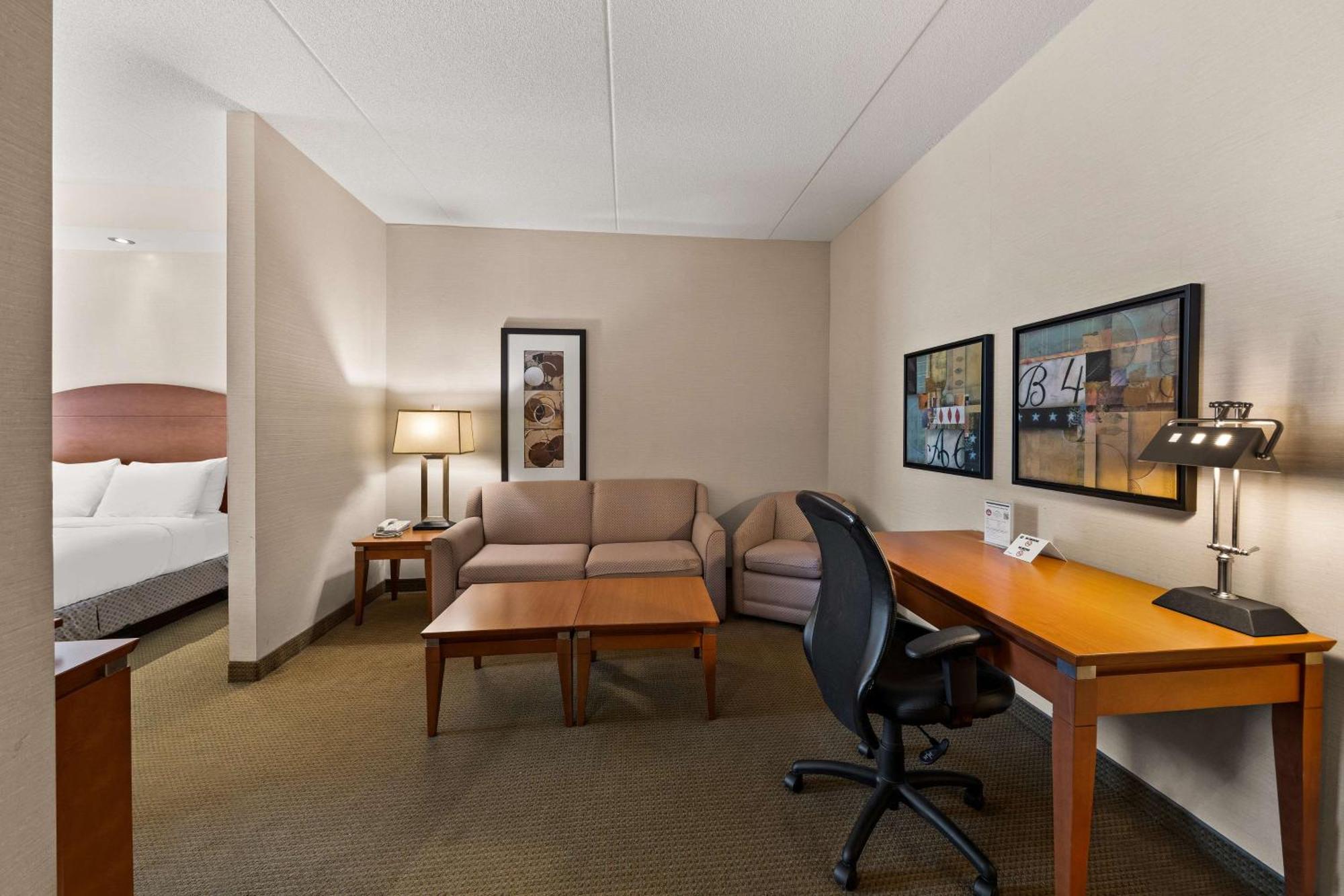Best Western Plus Orangeville Inn & Suites Bagian luar foto
