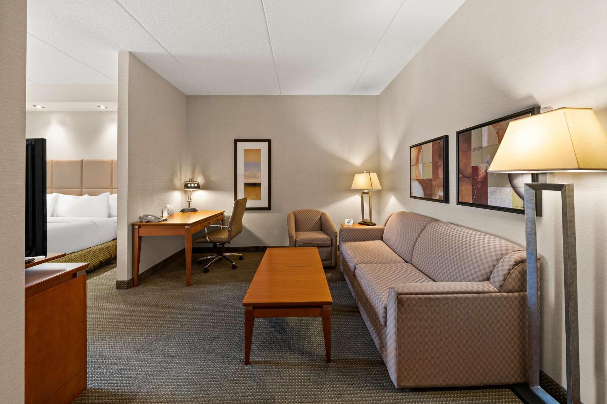 Best Western Plus Orangeville Inn & Suites Bagian luar foto
