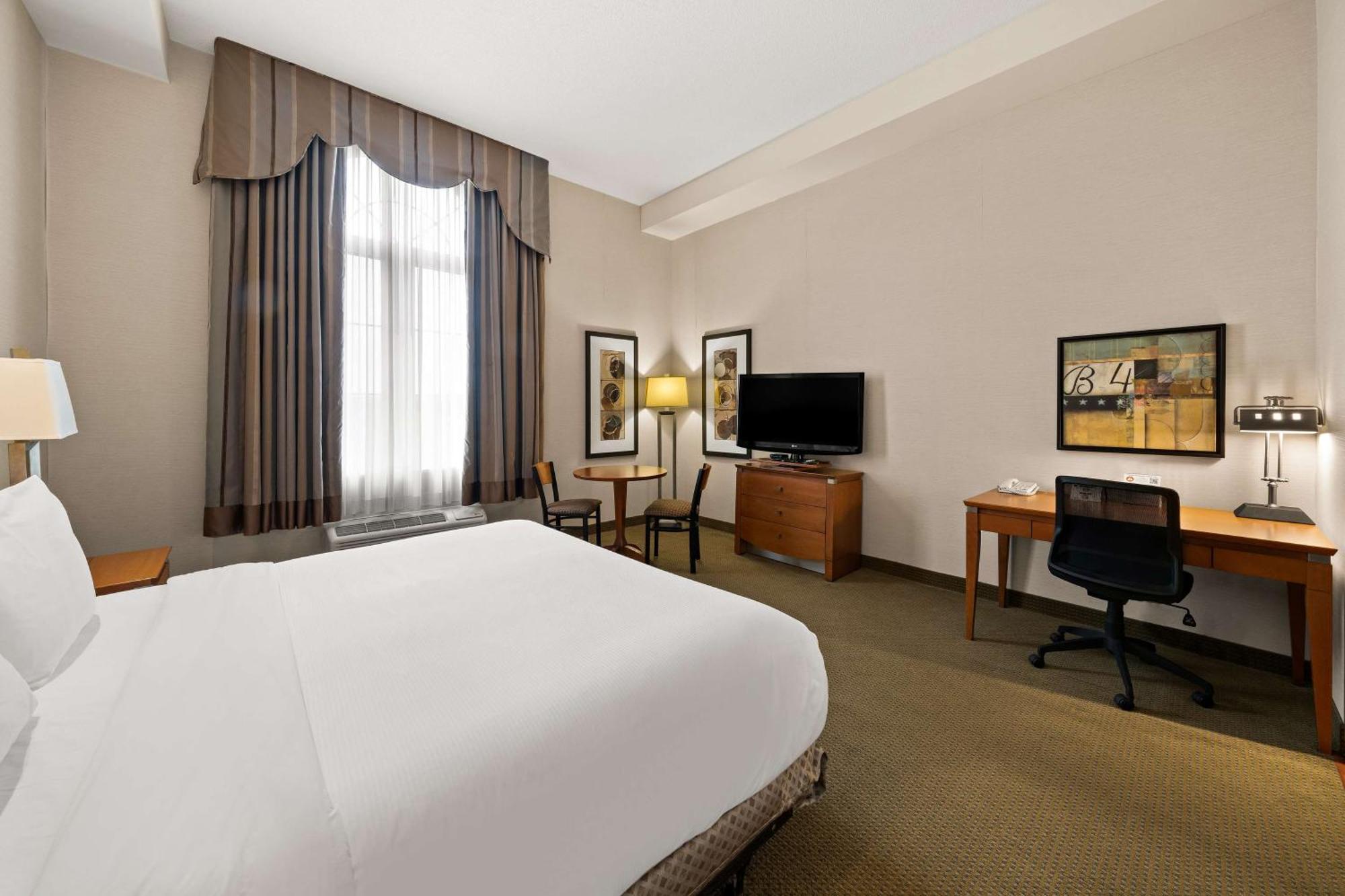 Best Western Plus Orangeville Inn & Suites Bagian luar foto