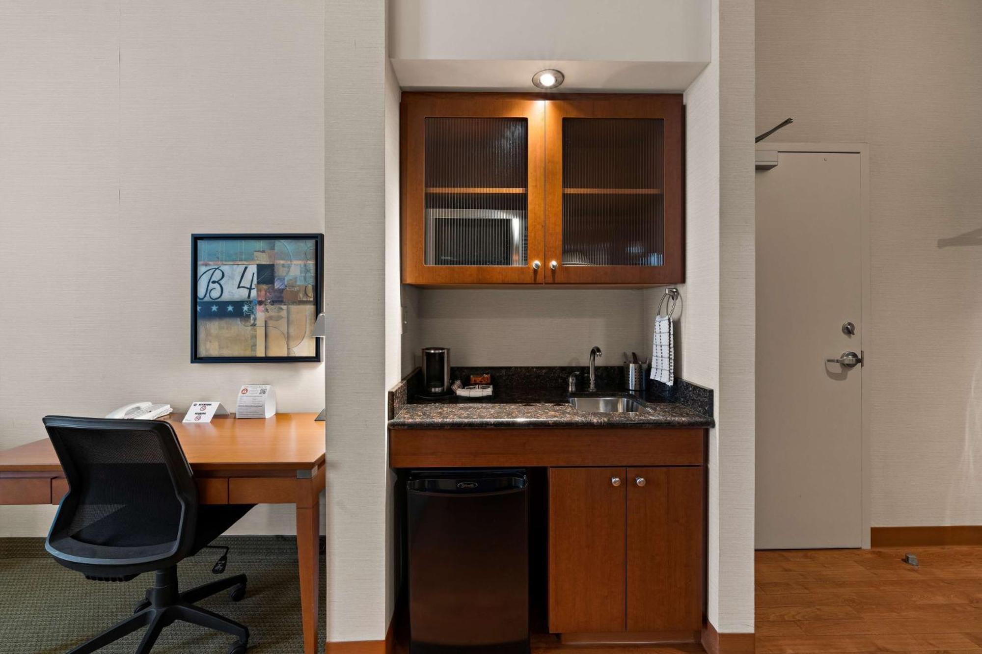 Best Western Plus Orangeville Inn & Suites Bagian luar foto