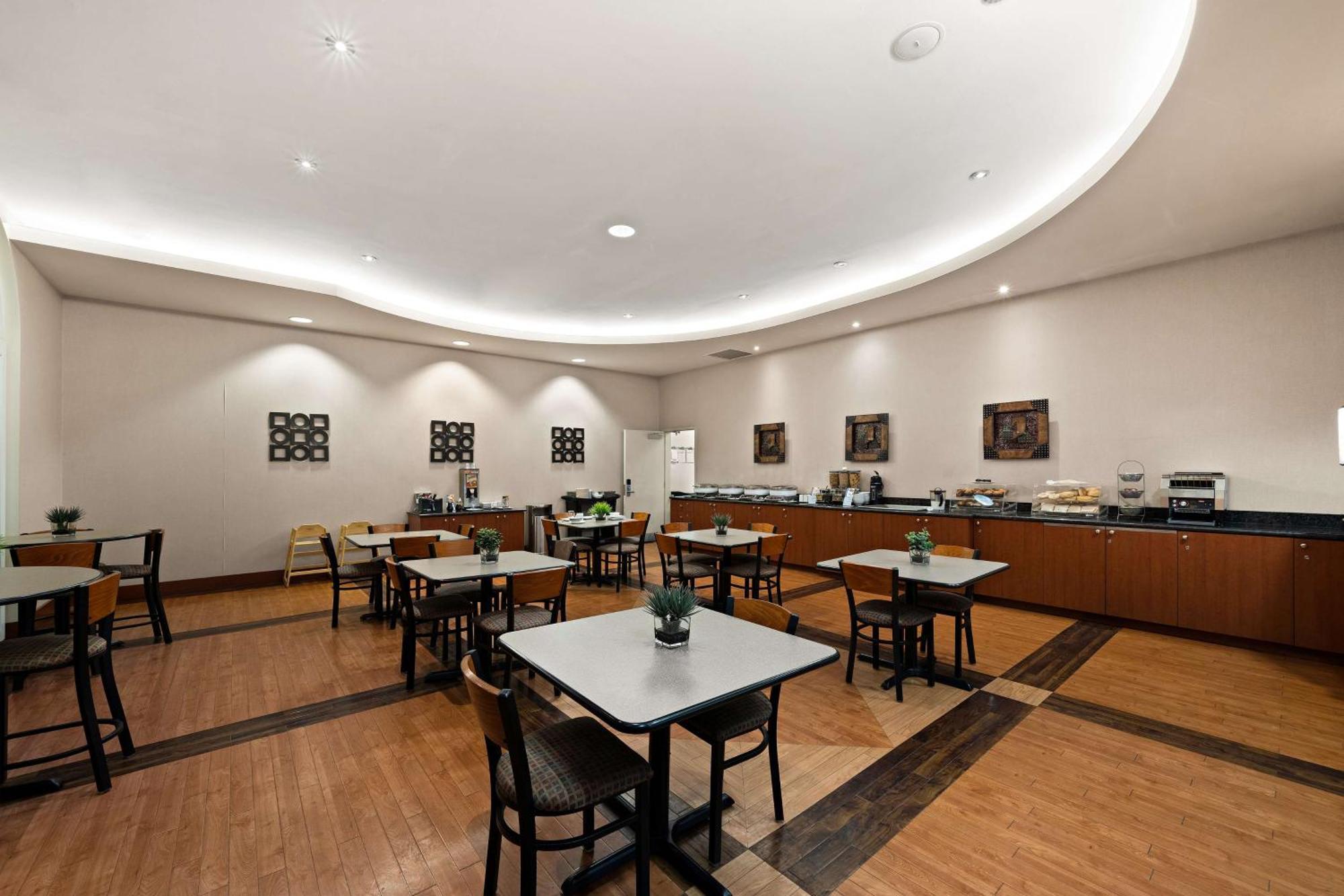 Best Western Plus Orangeville Inn & Suites Bagian luar foto