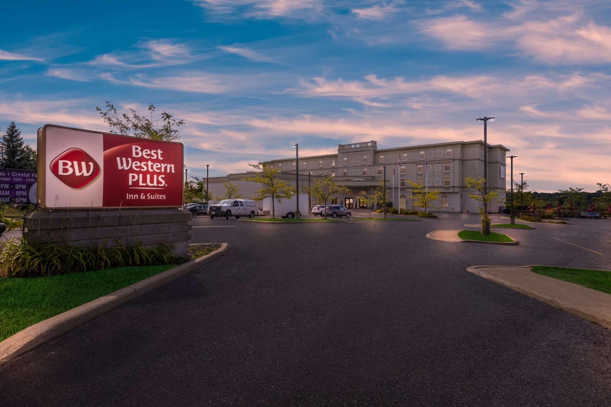 Best Western Plus Orangeville Inn & Suites Bagian luar foto